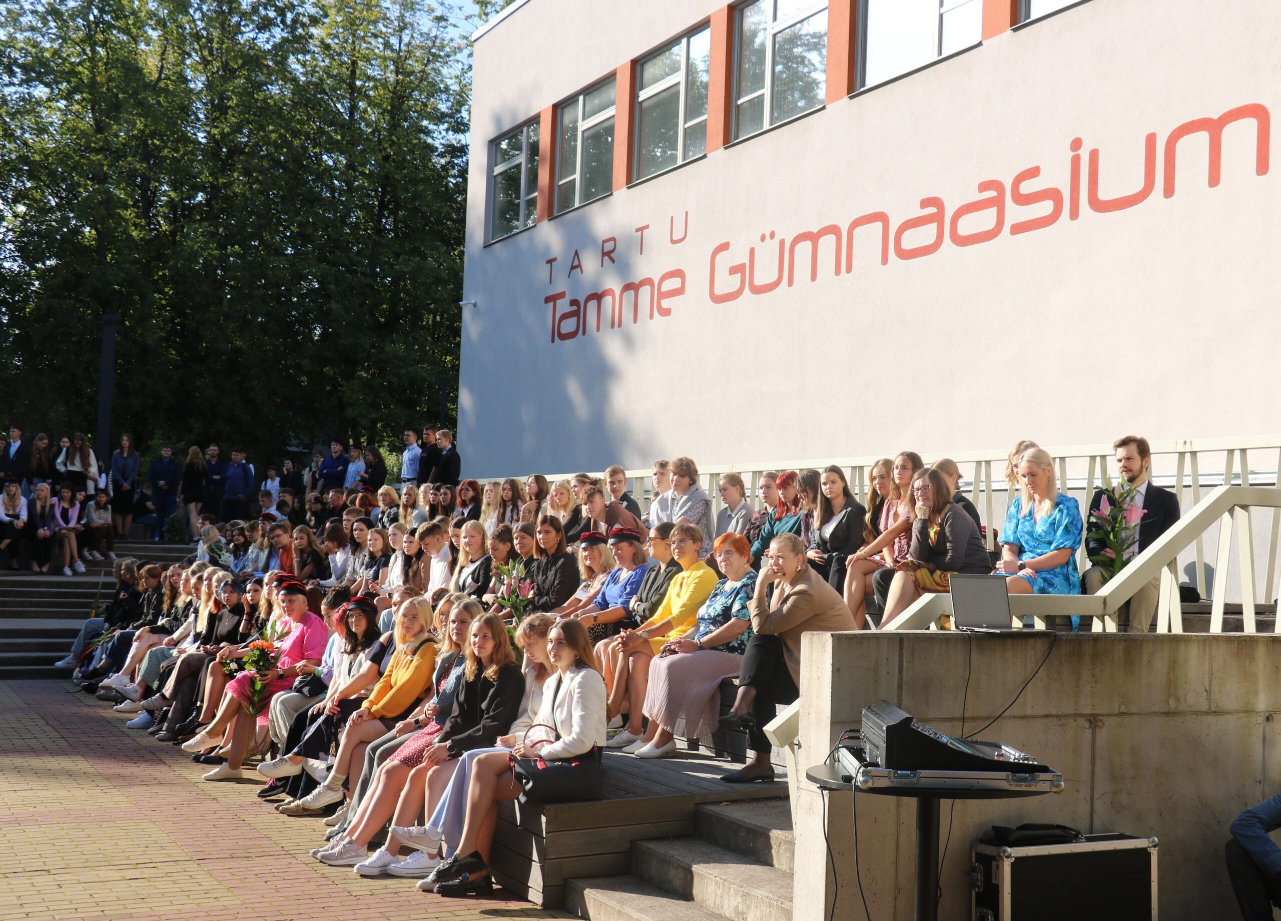 1. septembril toimub kooliaasta avaaktus kooli sisehoovis kl 09.00. Vihmase ilmaga toimub aktus aatriumis. Pärast aktust algavad koduklassides klassijuhatajatun